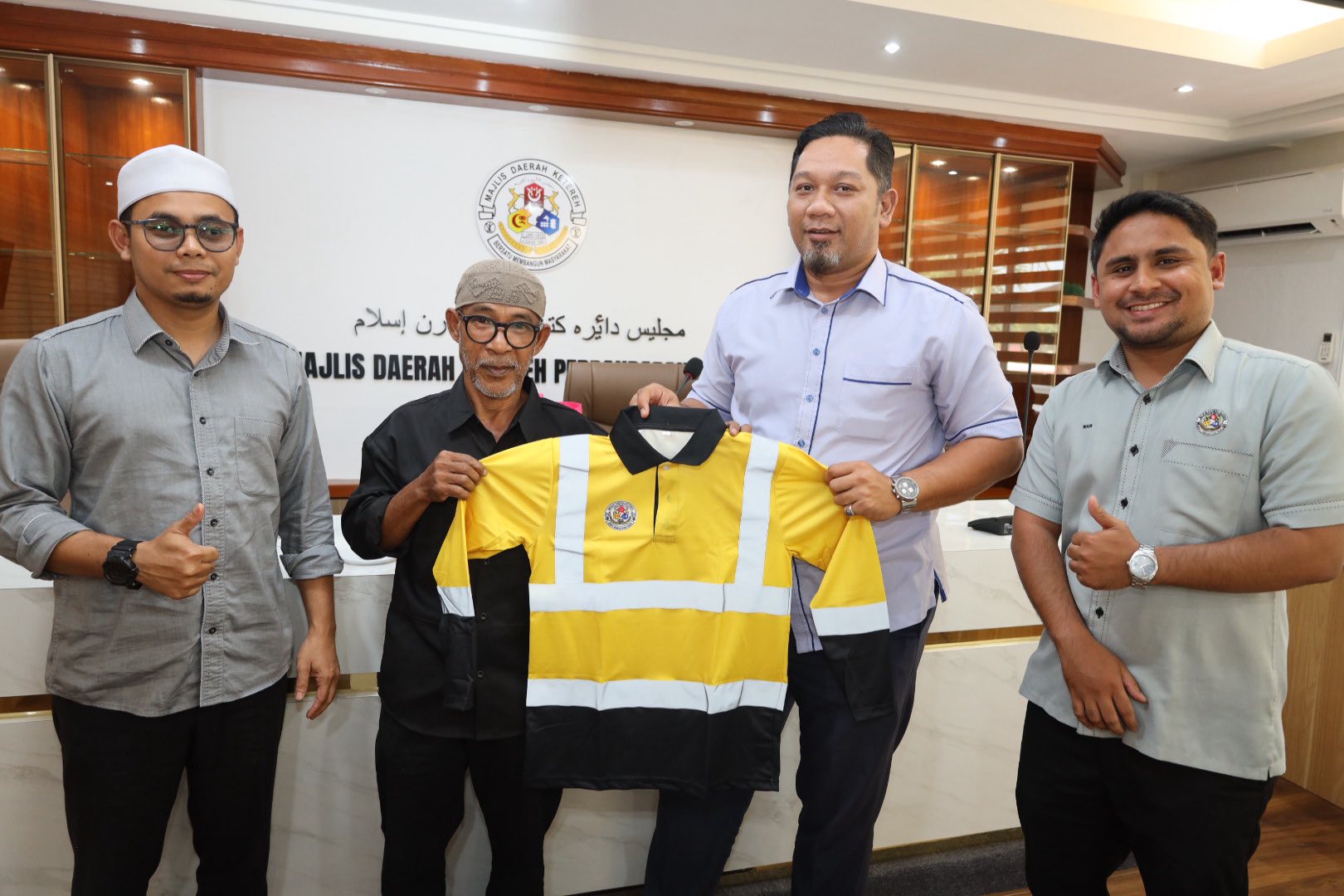 MAJLIS PENYERAHAN PAKAIAN KERJA DAN TAKLIMAT ETIKA WARGA MDKPI